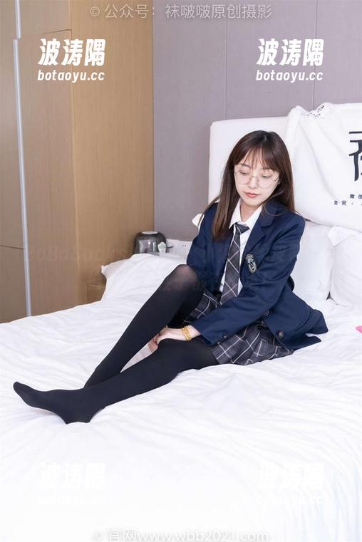 BoBoSocks袜啵啵 - 小淳的黑皮鞋：私拍图集，鞋子都在抢镜！