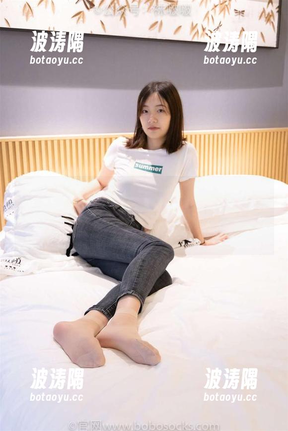 BoBoSocks袜啵啵 - 网盘上，看稚予两双高跟鞋，有种想立刻换鞋的冲动...可惜我这拖鞋。
