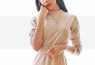 Feilin嗲囡囡 – 被雅茹老师的美足征服了，下载一张留作纪念吧！