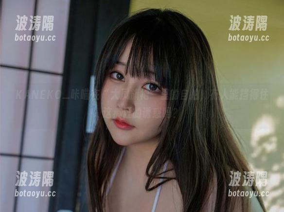 KANEKO_咔喵在“大凤旗袍”里的自拍，有人能挡得住这疯狂的诱惑吗？