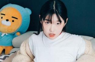 护士制服的Sonson(손손)，看着就是个好资源，每次都想叫她来巡查一下！