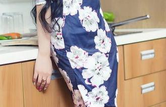 TouTiao头条女神 – 原图中的娜依灵儿，有意穿梭于双人的微妙关系，让你我尽情猜测。