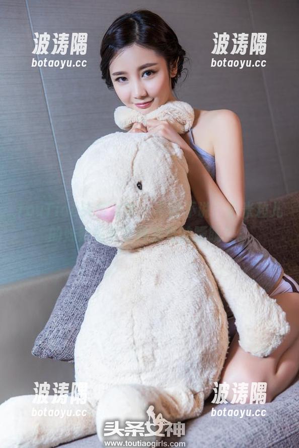 TouTiao头条女神-小米粒儿 TouTiao头条女神 - 不得不说,小米粒儿的妹妹写真有种独特的朦胧美。