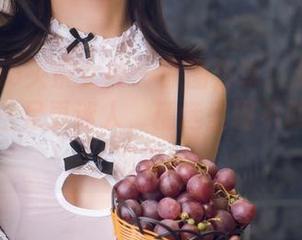 TouTiao头条女神 – 原图分享：艾小青的旗袍让玉足更迷人，精选呈现不敢小觑的细节！