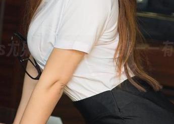 UGirls尤果网 – 何曼丽图集——有些小秘密，藏在哪里呢？