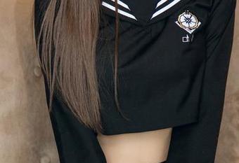 UGirls尤果网 – 信悦儿的泳衣写真人设：貌美如花，但我还是在看腿！