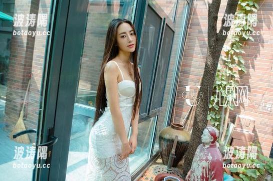 UGirls尤果网 - 陈雅漫在泳池，只是一张原图，但却让我浮想联翩，奇怪吧？