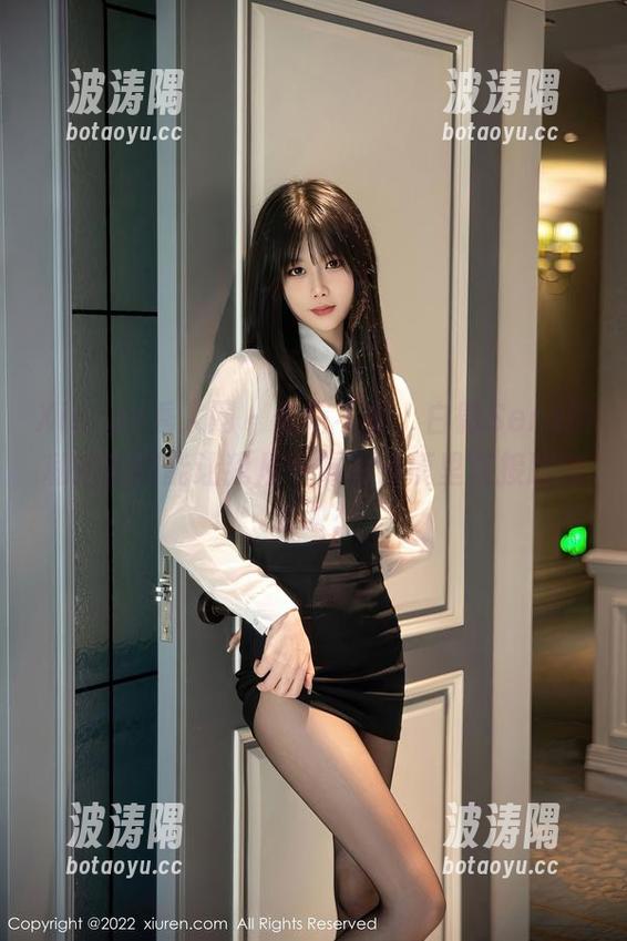 Xiuren秀人网 - 你信不信，白微Sera的私拍美图能让我从干燥的沙漠里直接跳进泳池？