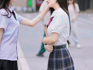 YouMi尤蜜荟 – 牛仔裤作品分享，是小逗逗把这条裤子穿得真有味道，是我穿的话可能就变了样。