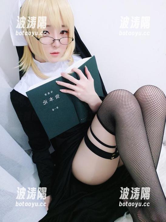 一小央泽与她的职业装，精选的每一张图片都像是在说“谁说工作不能性感”！