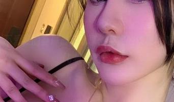 微密圈 – 不爱笑的赛琳最新分享：空姐的优雅，难道只是在飞机上吗？