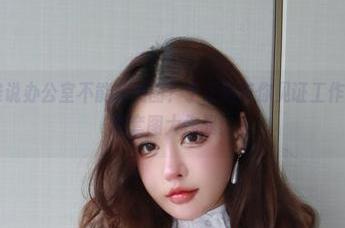 微密圈 – 谁说办公室不能有美图？于芷晴带你见证工作环境中的优雅套图大作战！