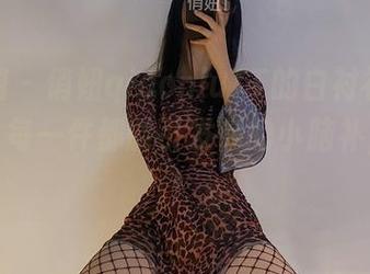 微密圈 – 俏妞qiaoniuTT的白衬衫私房图集：每一件都能引发你的小脑补，哈哈！