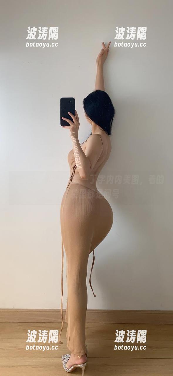微密圈 - 俏妞t新展—丁字内内美图，看的我脑袋里都是问号