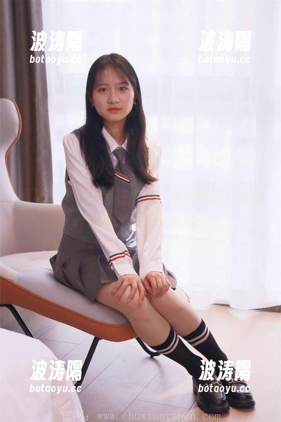 初夏女神 - 依依在风中，私拍如邻家女孩般清新，图包不来点？