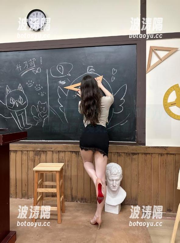 微密圈 - 高清写真，不看吗？可可西yyy的黑色漆皮兔女郎来啦！