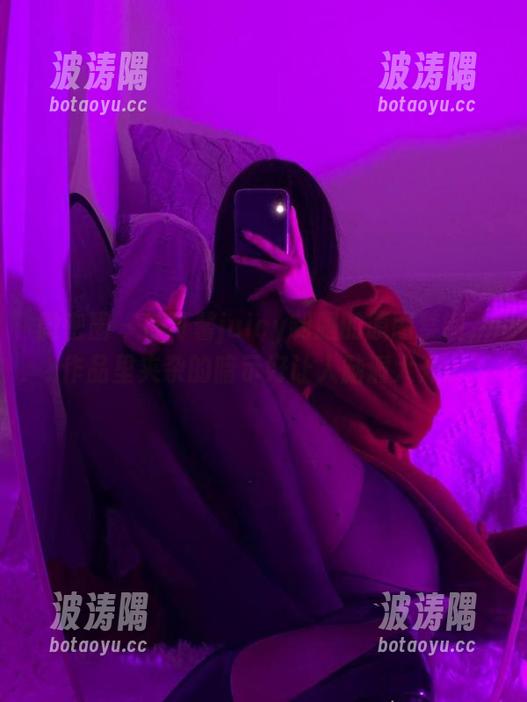 可馨juicy 微密圈 - 被可馨juicy制服的原图禁锢,作品里夹杂的暗示好让人脑洞大开。