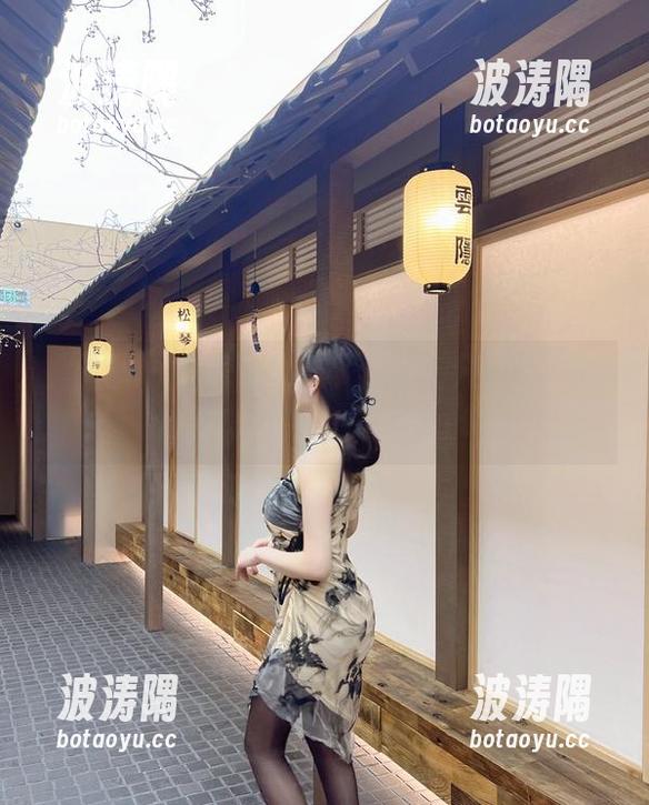 微密圈 - 自怨自艾一下，女神周妍希的美图真让人眼前一亮。