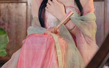 不同的黑，咬人小小兔的写真真好玩—她的cos让我忘记了周遭的烦恼。