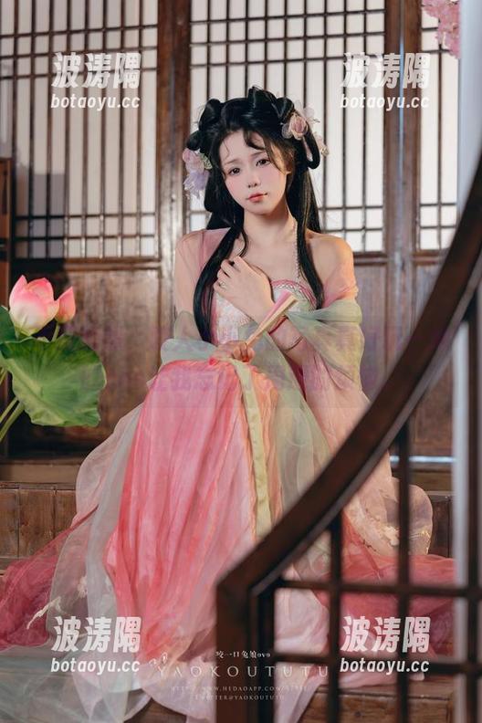 不同的黑，咬人小小兔的写真真好玩—她的cos让我忘记了周遭的烦恼。