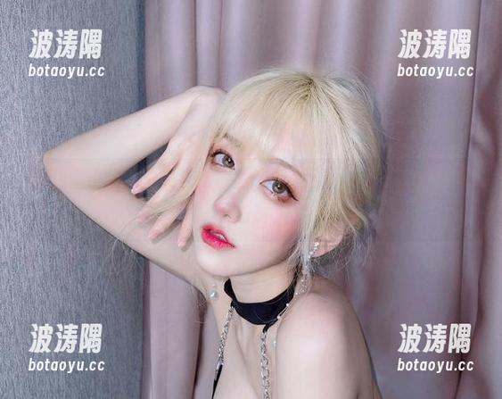 看到啾小妍的金发芭比原图，配上那个资源，心中一阵小激荡。