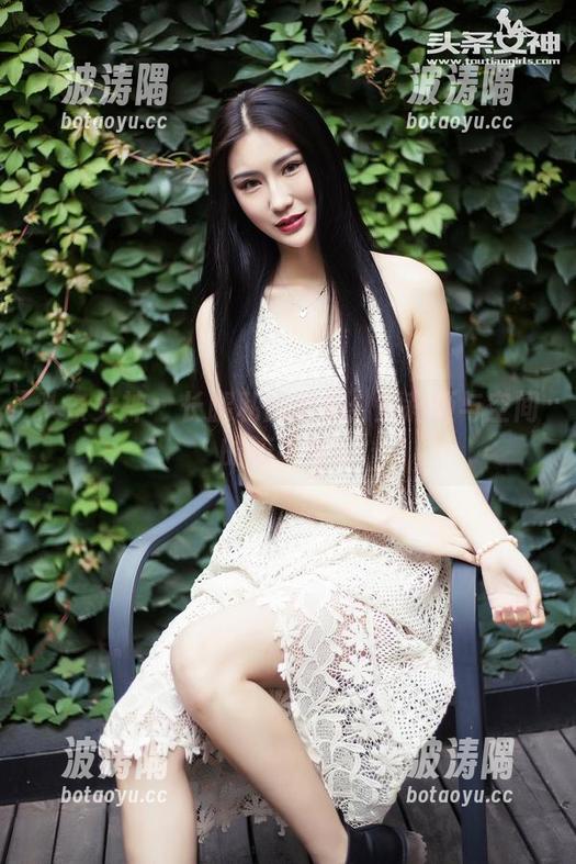 头条女神 - 长腿私房图集：查莉娅与空间的胶囊对话