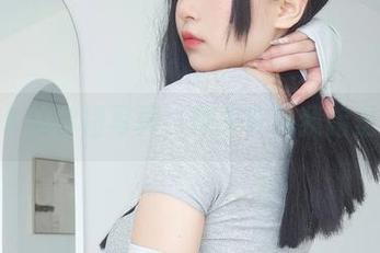女主K的白裙写真，似乎在向我暗送秋波