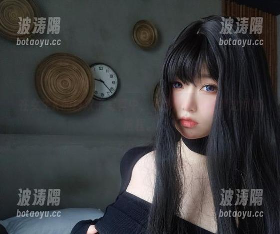 在女主K的白双子写真中，看那双日常与梦之间的旅程。