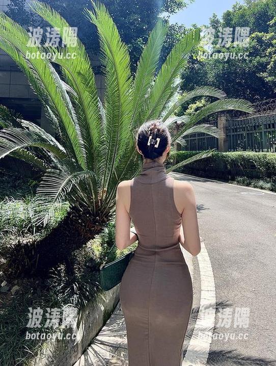 微密圈 - 最新写真：妮是老虎穿越校园，会不会咬人呢？