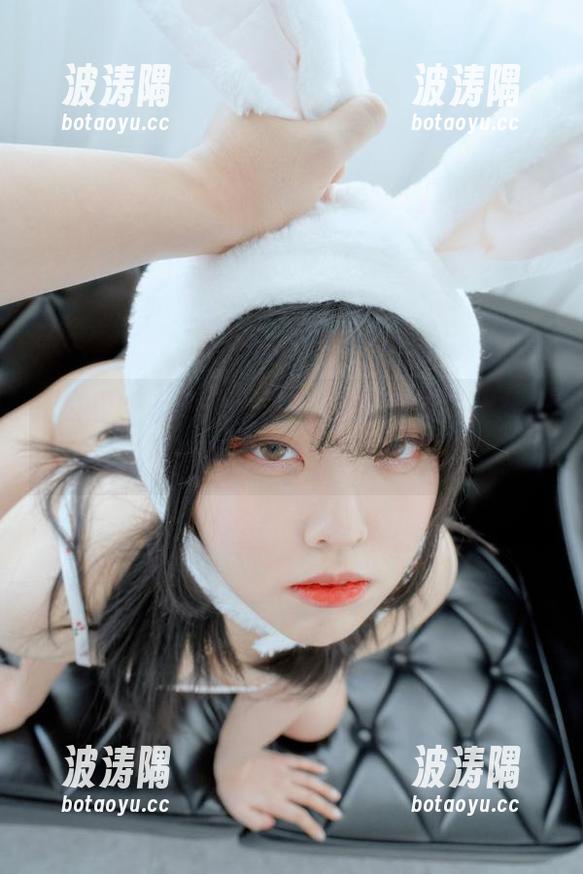 浴室里，宋哈娜(송하나)的写真果然不一般，这水珠打得我眼花缭乱。