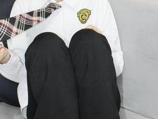 小众视觉 – 兰兰的镂空作品，乍一看刚刚好，慢慢看又有点拗口，图片里的划分实在让人停留久了。