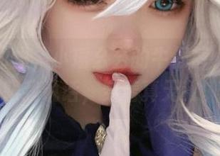高清画面里，小瑶幺幺的牛仔裤，似乎在跟我说话，穿着真无敌。