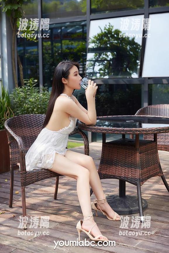 尤蜜荟 - 带你领略，菲儿版女秘书：网盘无法显示的另类美！