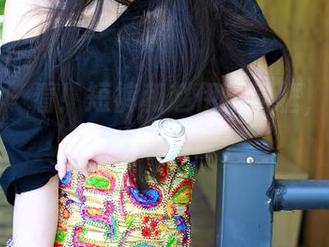 推女神 – 看！短裤和赵伊彤同框，图库里的绝佳组合。