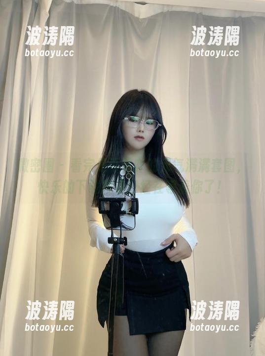 微密圈 - 看完是可馨吖的元气满满套图，快乐的下载按钮已经在等着你了！