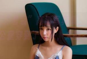 果团网 – “套装”高清写真集，王语纯真把办公室穿到了街头，太酷了吧。