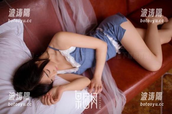 果团网 - 找到了！莫雅琪的短裤图集，点击下载后再说！