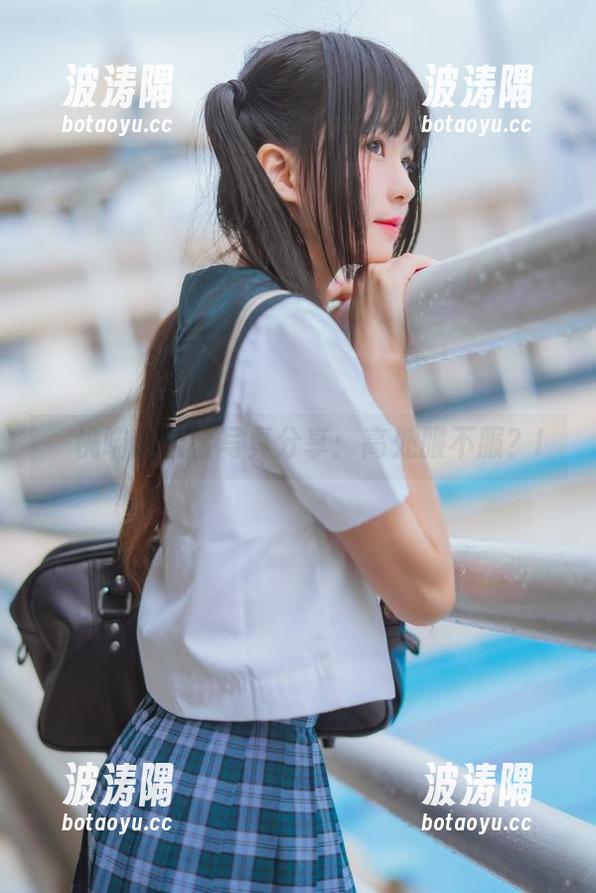 桜桃喵的天台写真分享：高处服不服？!