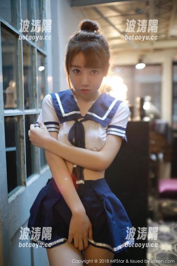 模范学院-糯美子Mini 模范学院 - 糯美子Mini裸足行走大冒险——写真集分享中,谁说足部没美感?