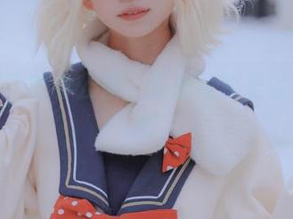 清青琴玖的办公室，私房写真里的轻松时刻