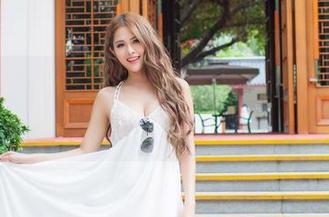 爱蜜社 – 下载‘LindaLinda的瑜伽’图集，信不信她的身姿能打动你？