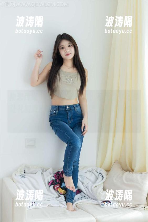 物恋传媒 - 免费图册上线，菜菜教你怎样让礼服更出彩，虽然可能是“出彩不过是晃眼”，哈哈。