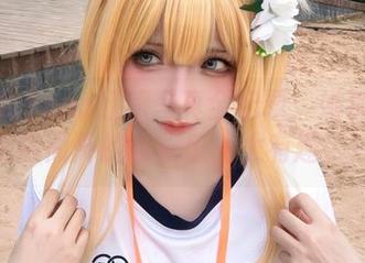特软儿Sona红裙写真全纪录：她那股子由内而外的轻松感，太有趣了！