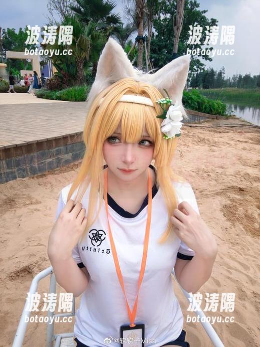 特软儿Sona红裙写真全纪录：她那股子由内而外的轻松感，太有趣了！