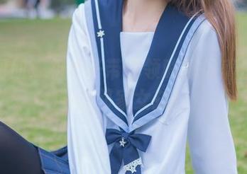 免费图册：祖木子带你领略那闪着白丝光泽的邻家女孩！