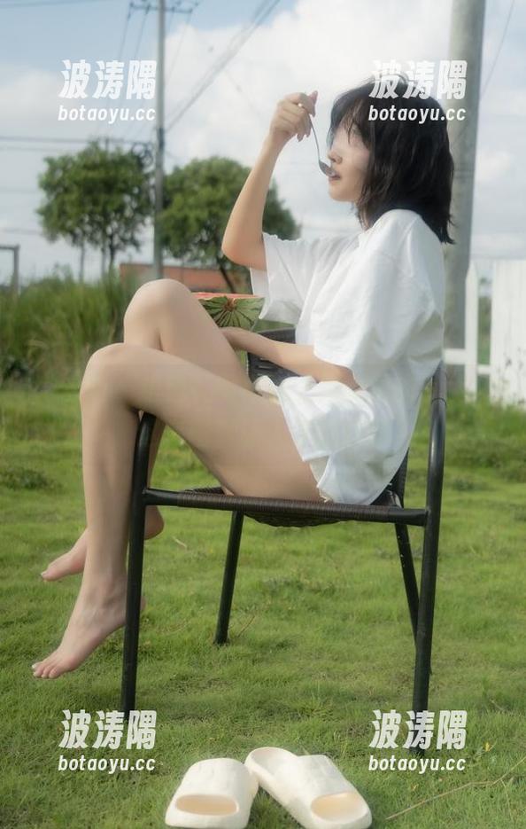 微密圈 - 银色礼服再加上禅院熏的气质，这套图真让人浮想联翩