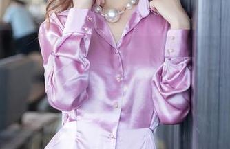 秀人网 – 你敢不敢直视？Emily顾奈奈酱的全套图集，黑丝与内衣的性感交融