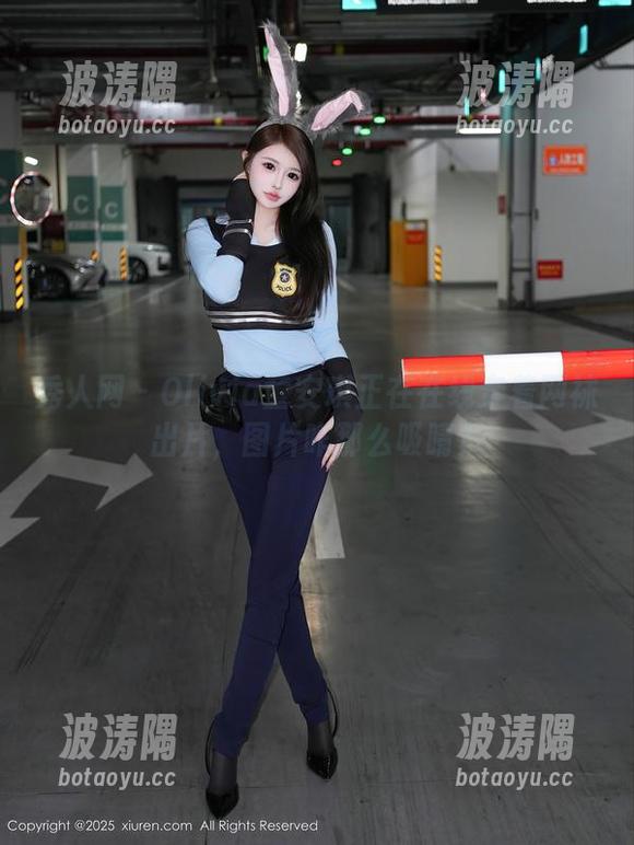 秀人网 - Olivia童安琪正在在线穿着网袜出片，图片咋那么吸睛？
