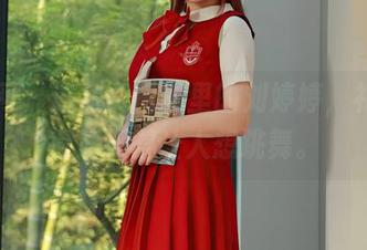 秀人网 – 这免费图册里的刘婷婷，礼服穿得清新得让人想跳舞。