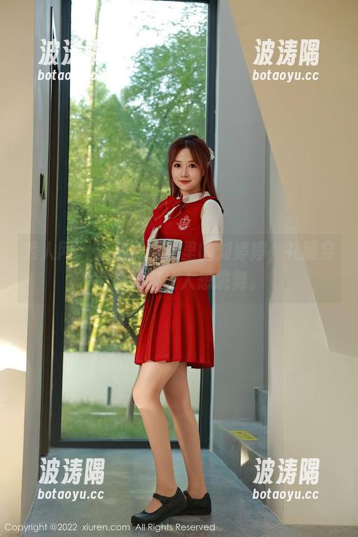 秀人网 - 这免费图册里的刘婷婷，礼服穿得清新得让人想跳舞。